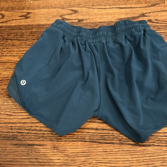 Lululemon high rise shorts size 4 - Picture 2 of 4